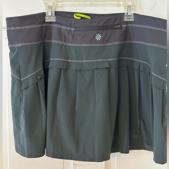 Athleta gray slightly flared skort with built in shorts… Hidden back pocket.. XL - Picture 3 of 14